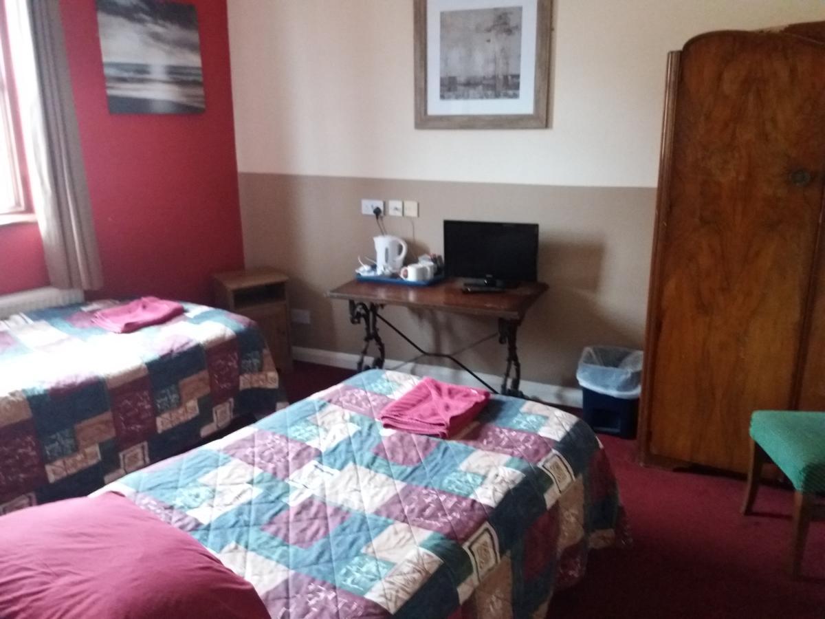 Bed and Breakfast The Crouch Oak Addlestone Exterior foto
